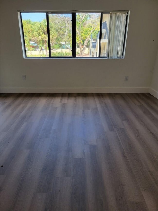 Building Photo - 2550 SW 18th Terrace