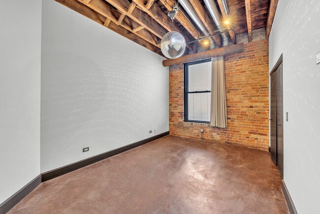 Building Photo - 2419 W 14th St