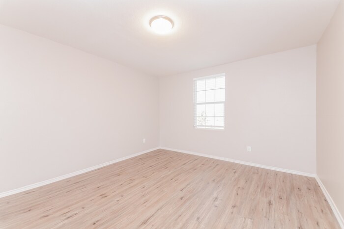 Building Photo - 1304 Cyprus Dr