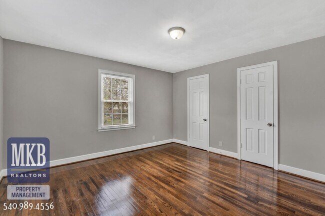 Building Photo - Beautiful 2 Bedroom, 1 Bath Duplex in SW Roanoke City