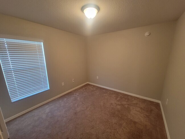 Building Photo - 4907 Summerfield Cir