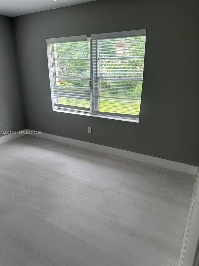 Building Photo - 2016 Miami Rd