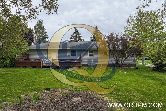 Building Photo - Available Now! - 3 Bedroom, 1 Bathroom in ...