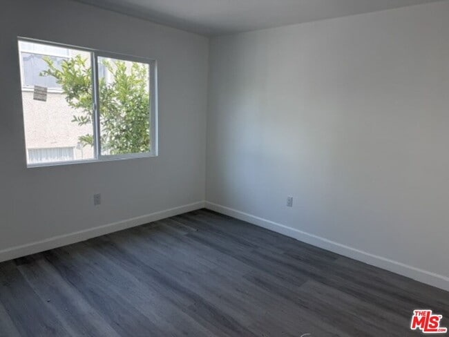 Building Photo - 1499 W 35th Pl