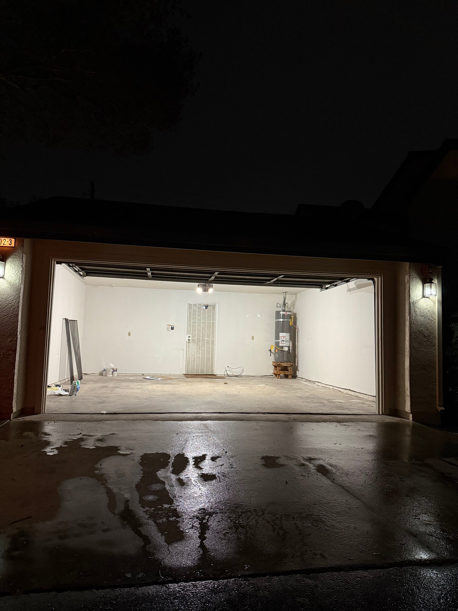 2 car garage - 1102 Cedar Creek Dr