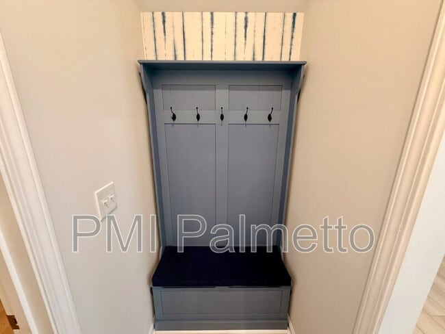 Building Photo - 456 Durwin Wy