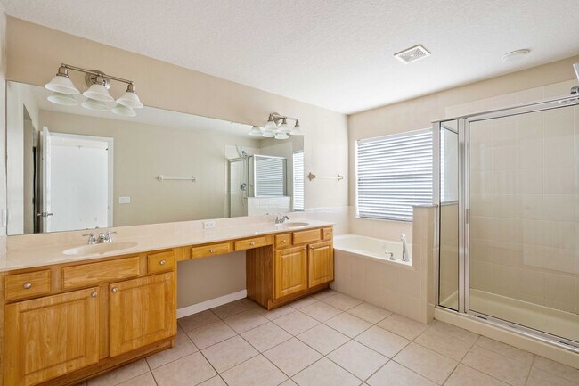 Building Photo - 4/3.5 in Wesley Chapel!
