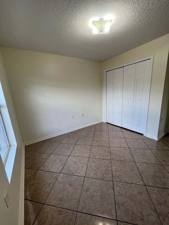 Building Photo - All tiled 3/2 2nd floor condo for rent in ...