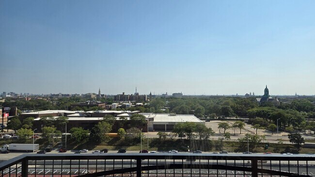 Building Photo - 1224 W Van Buren St