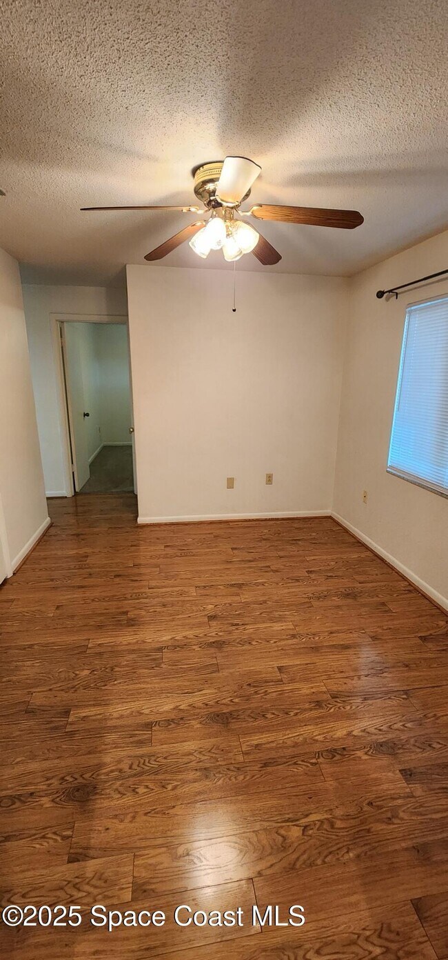 Building Photo - 109 Vía Havarre