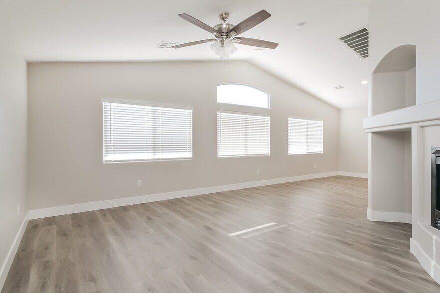 Building Photo - 7243 Twin Maples Ct