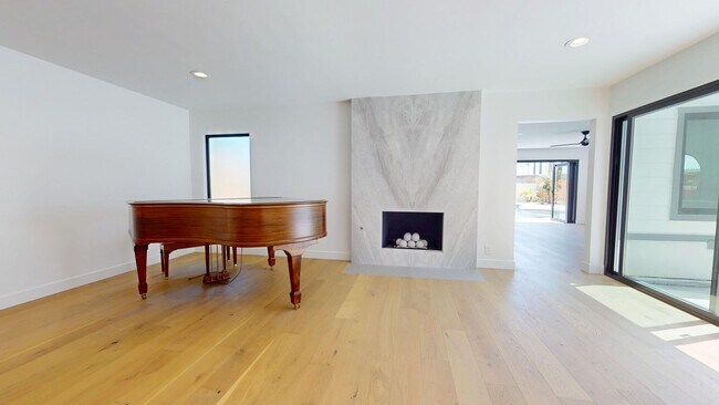 Building Photo - Gorgeous Fully Remodeled 5 Bedroom Home wi...