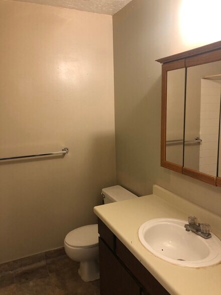 Building Photo - 1039 E 8600 S