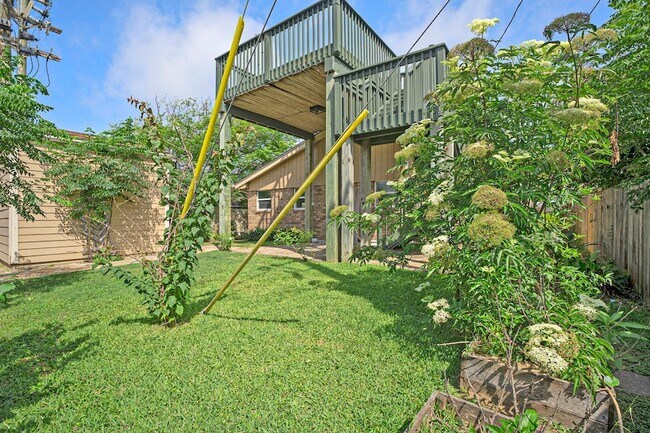 Building Photo - 5927 Maco St