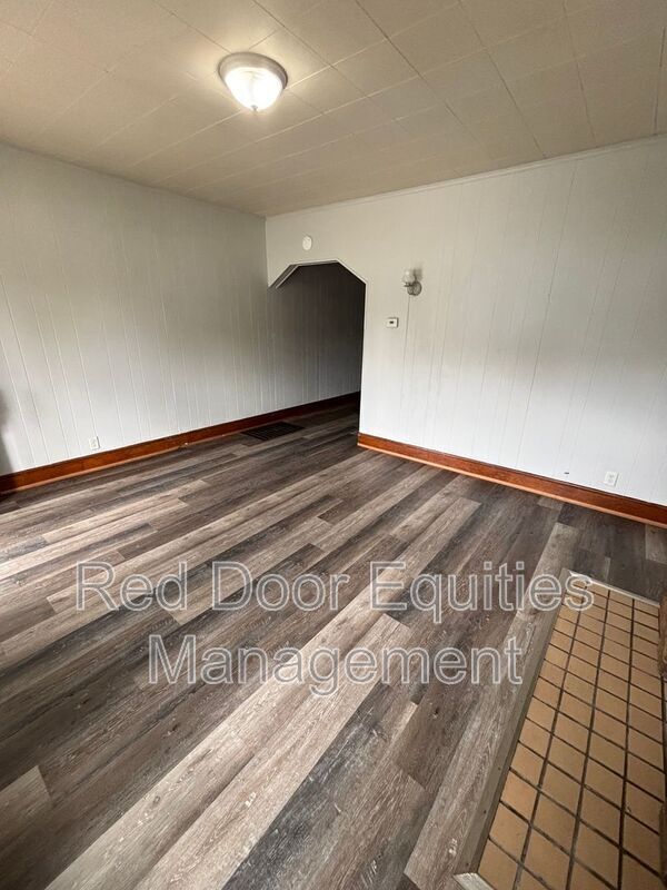 Building Photo - 405 W Wheeling St
