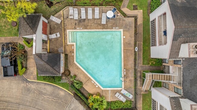 Building Photo - 2025 Augusta Dr