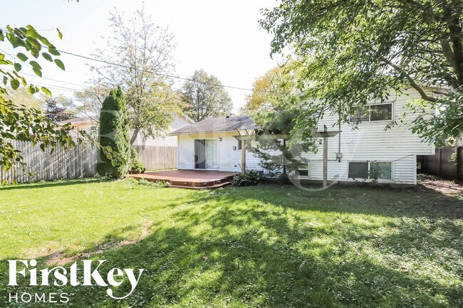 Building Photo - 122 E Lincoln Ave