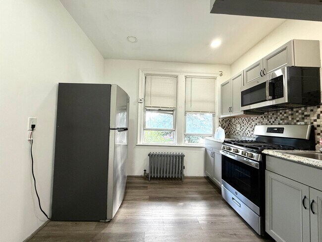 Building Photo - 275 Linden Ave