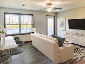 Building Photo - Tiverton Court Apartments