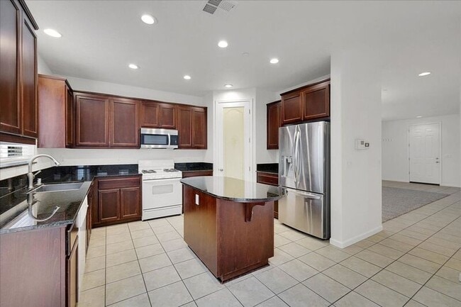 Building Photo - 566 Del Mar Cir