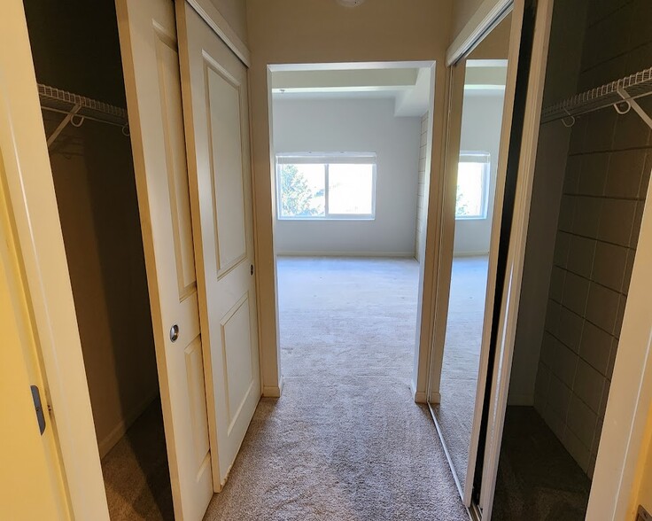 20 Master closets - 400 N Richmond St
