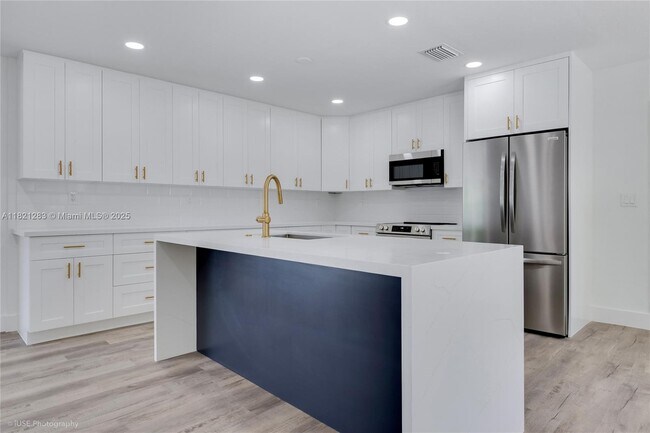 Building Photo - 6250 SW 62nd Pl