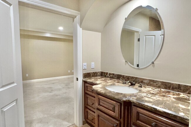 Building Photo - 3844 Tilden Ave