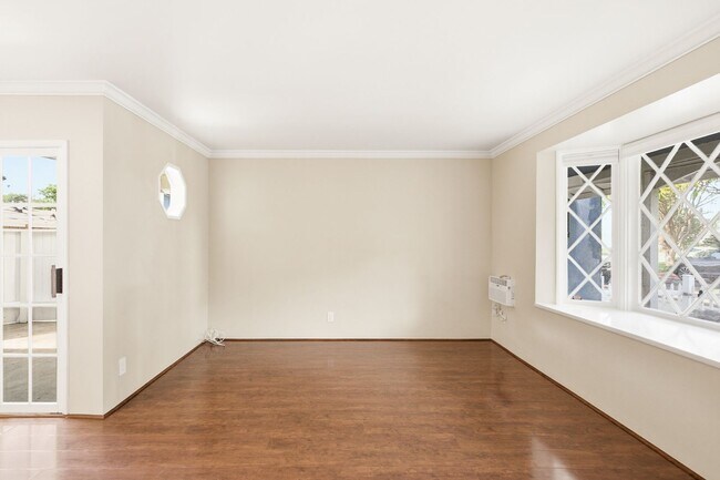 Building Photo - 12334 Moorpark St