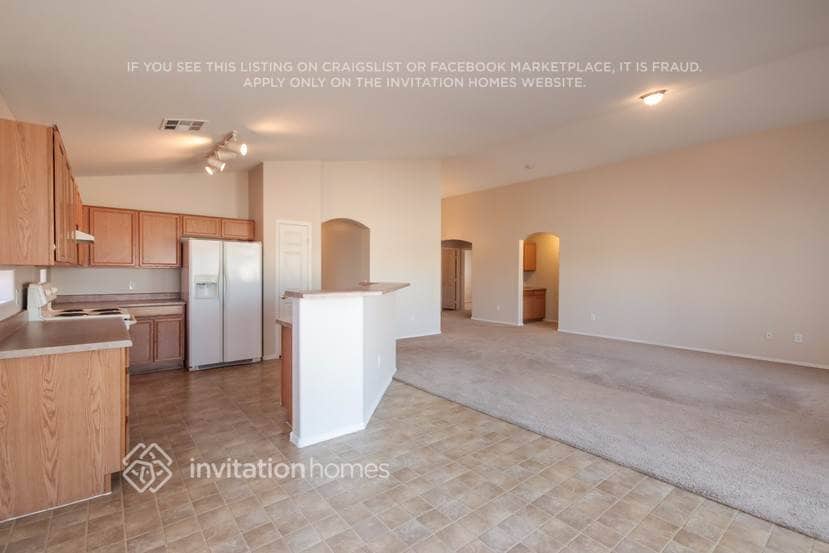 Building Photo - 11174 W Chase Dr