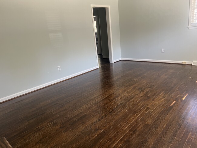 Building Photo - 12a Amherst Ave