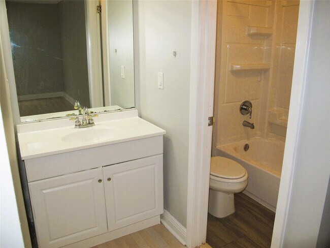 Building Photo - 1263 SW 46th Ave