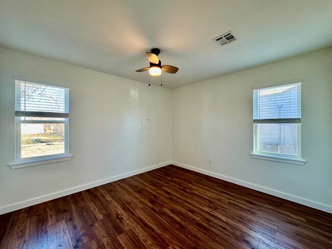 Building Photo - 809 Proctor Pl