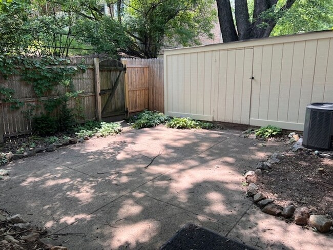 Building Photo - 8501 Westover Ct