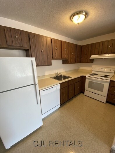 Building Photo - 71 Montvale Ave