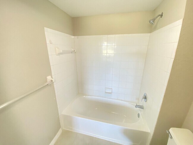 Building Photo - 13827 Fairway Island Dr