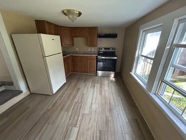 Building Photo - 2 Bedroom Apartment in Caledonia - Available Immediately