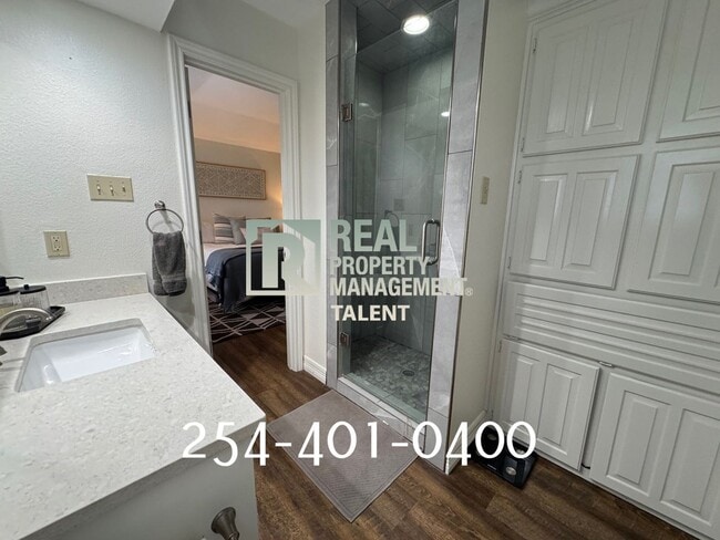 Building Photo - 117 Moses Manor Dr