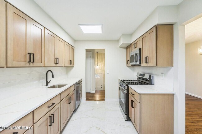 Building Photo - 1575 Deer Hollow Dr