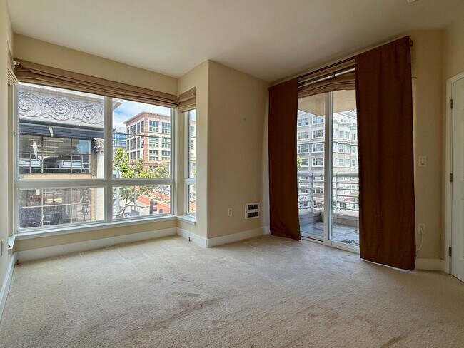 Building Photo - Beautiful 2 bedroom, 2 bath condo for rent...