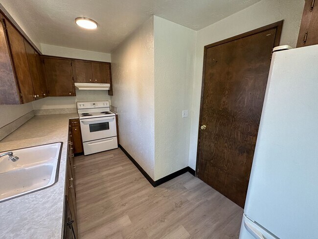 Building Photo - EVERGREEN1574-1594