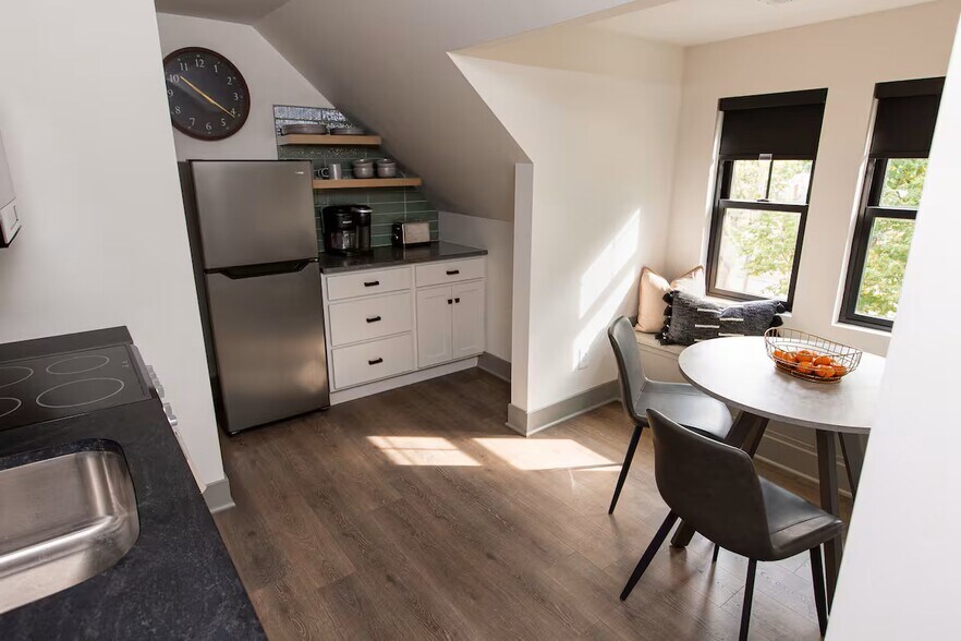 Brand new, fully equipped kitchen - 18115 Nottingham Rd