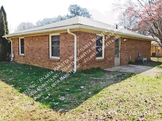 Building Photo - 802 Wilson Cir SW