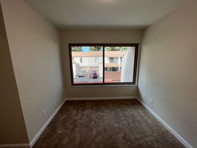 Building Photo - Gorgeous, Updated Todd Ranch Townhome