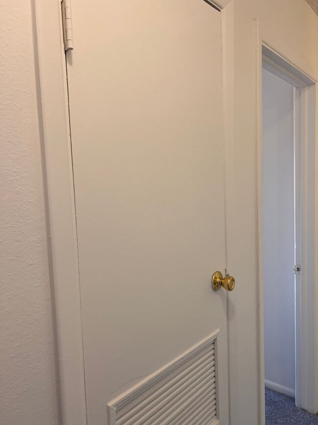 Building Photo - Spacious Three Bedroom Townhome in Westmin...