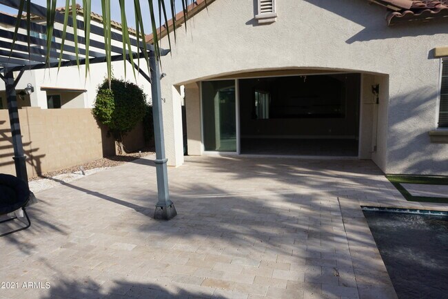 Building Photo - 4287 E Yellowstone Pl