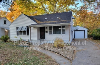 Building Photo - 310 SW Hillside Dr