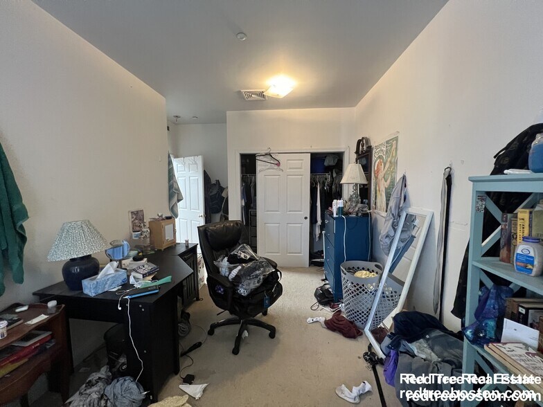 Building Photo - 8-10 Glencoe St. Unit 5