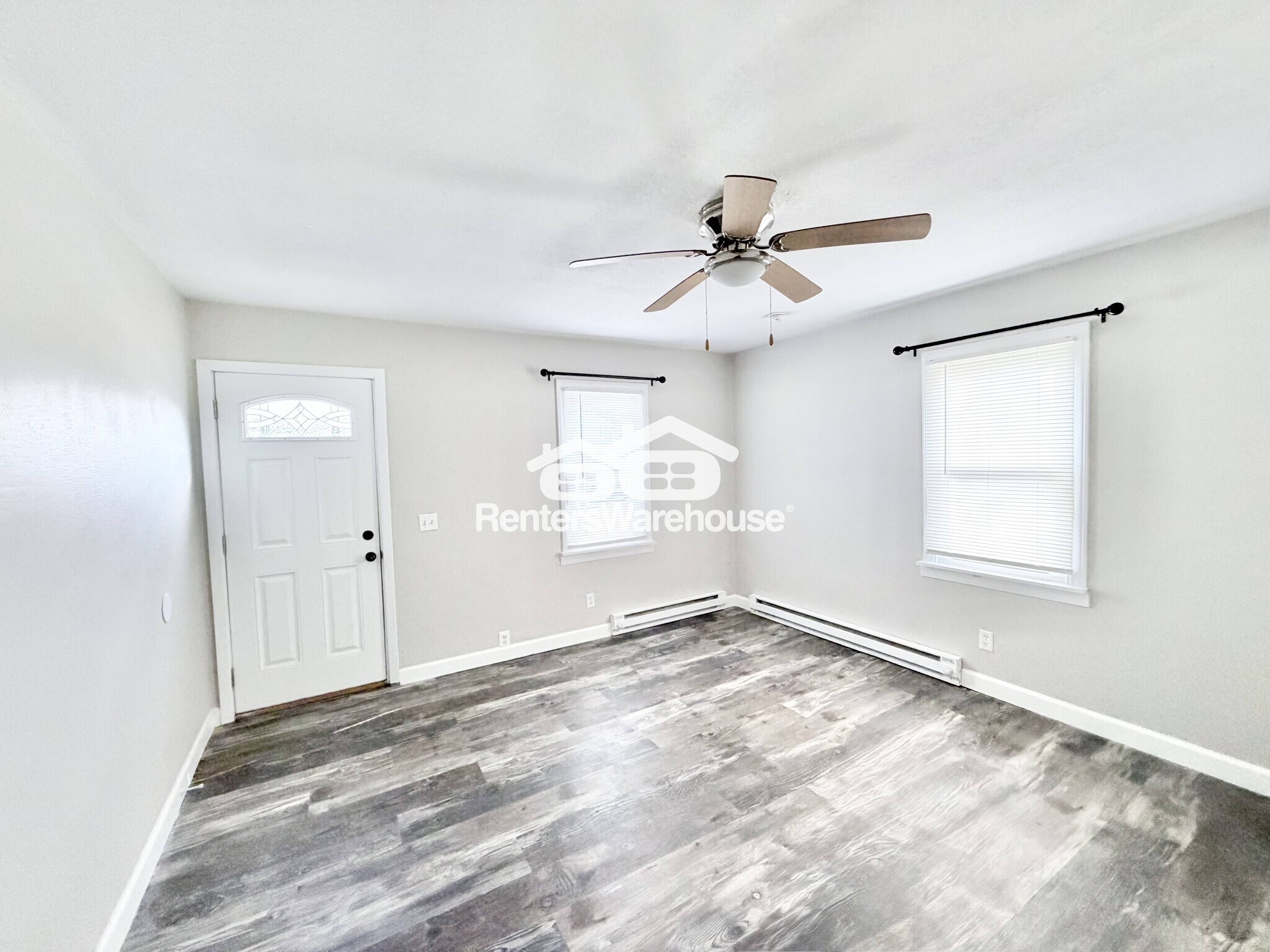 Building Photo - 510 N 6th Ave E