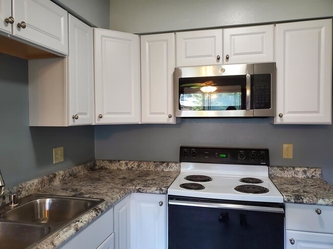 Building Photo - 2418 Adler Cir