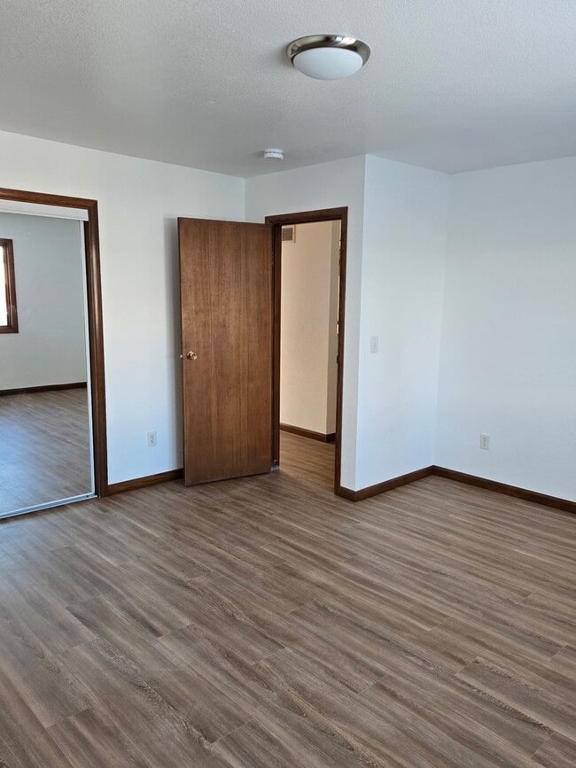 Building Photo - Newly Updated 4 Bedroom East Anchorage Home!